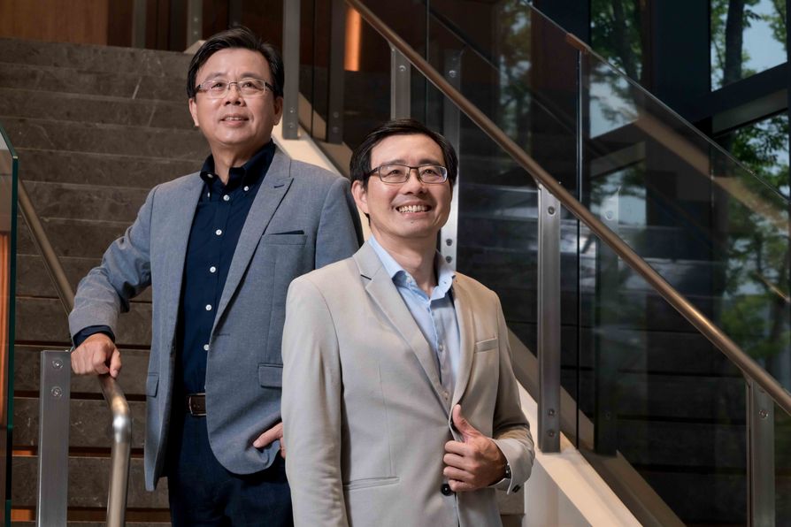 Samson Hu (Left) and S.Y. Hsu (Right), co-CEO of ASUS
